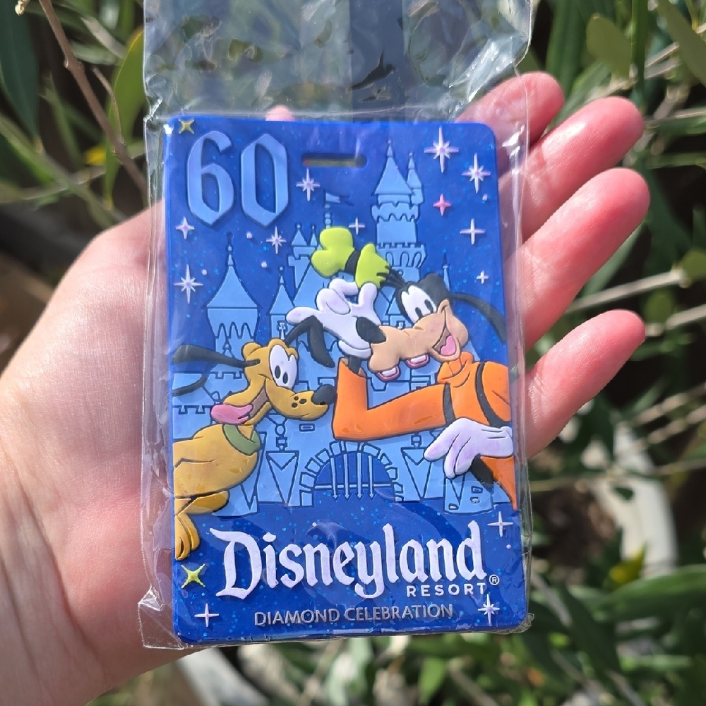 Disneyland Resort Diamond Celebration Lanyard, Pin And Luggage Tag - Picture 2 of 5
